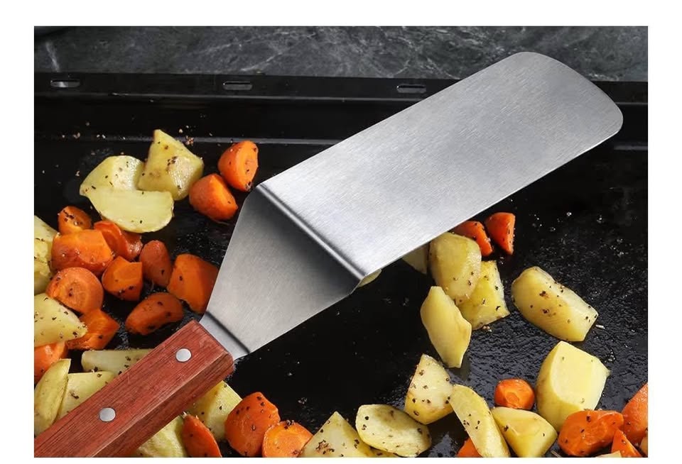 New Star Foodservice 38200 Wood Handle Grill Spatu