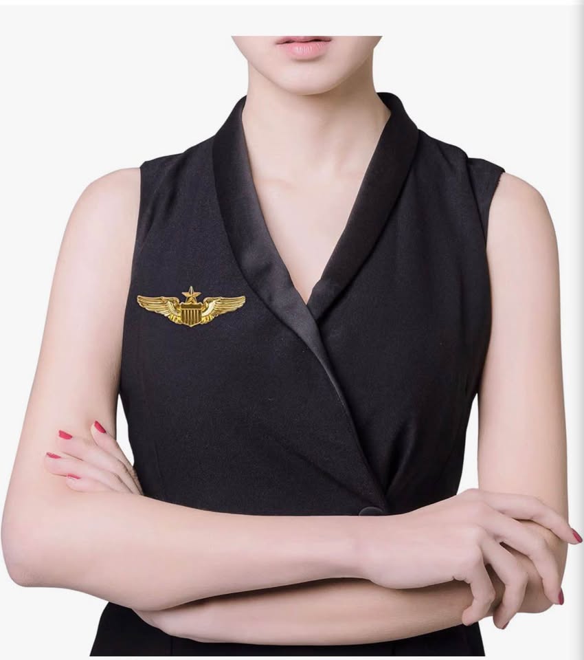 Gold Senior Pilot Wing Pin