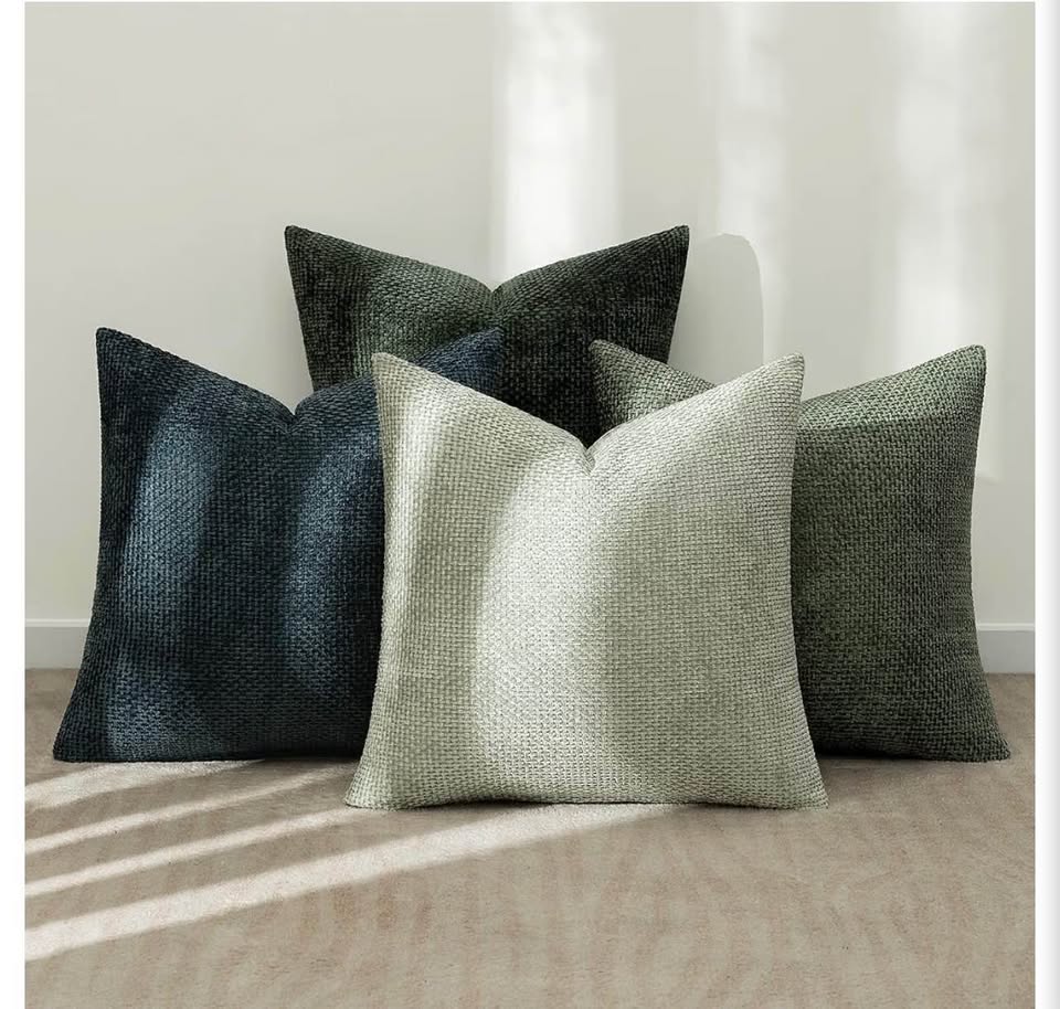 Pack of 4 Couch Throw Pillow Covers 18x18 Inch Green Forest
Soft Decorative Chen
