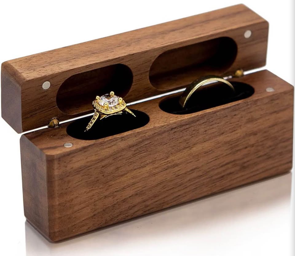 Muujee Walnut Double Ring Box