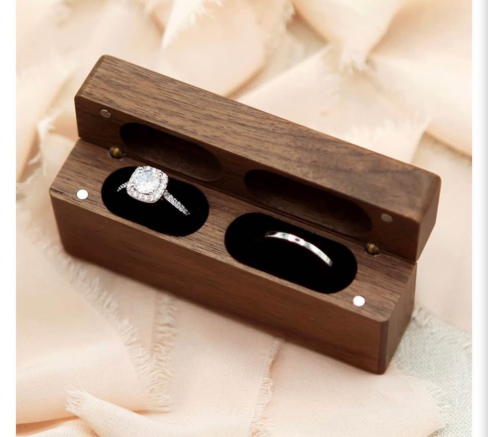 Muujee Walnut Double Ring Box