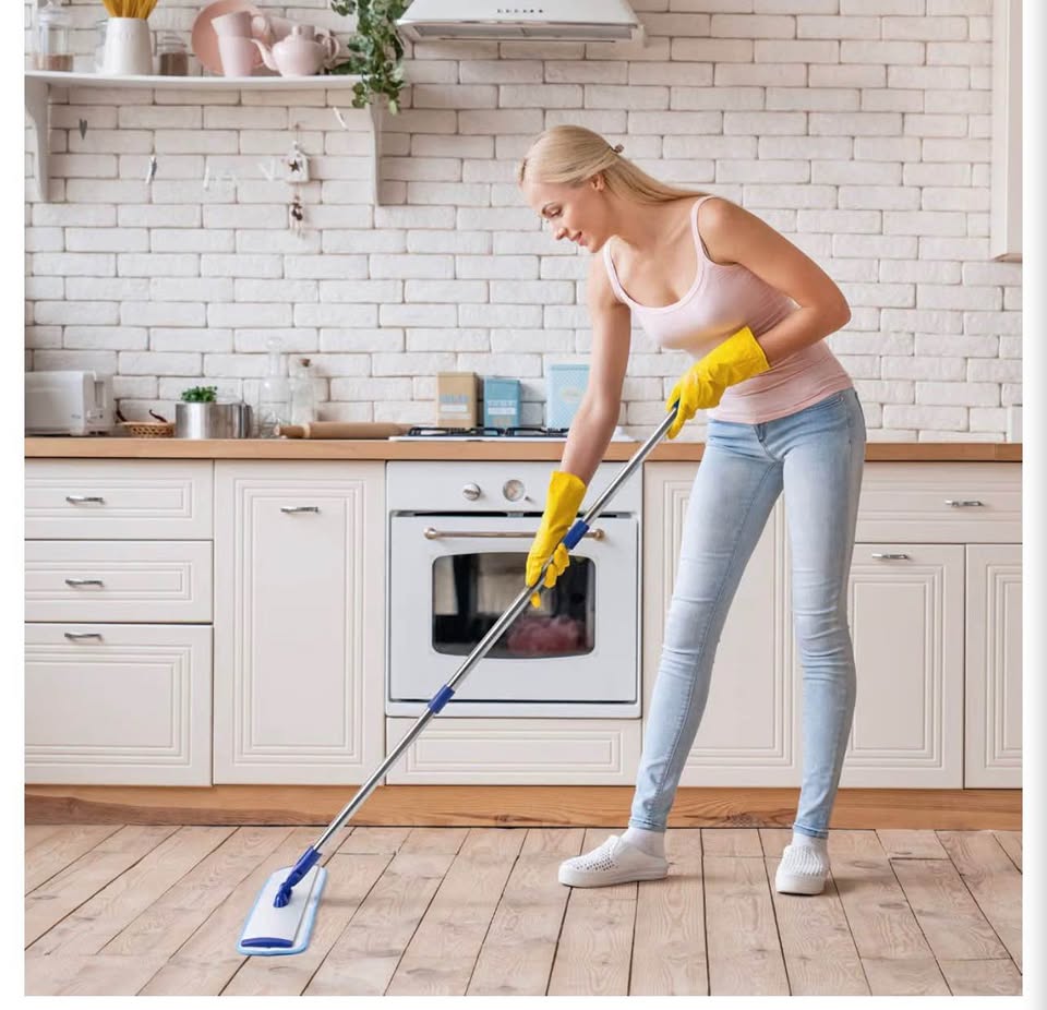 18" Microfiber Floor Mop with 4 Washable Pads